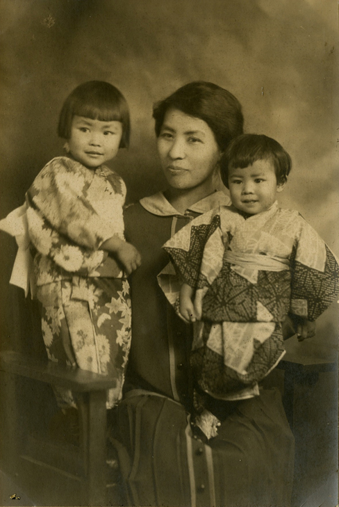 Cho Yamamoto with daughters Yuki (left) and Fumi, in Whitefish, Montana, ca. 1926.